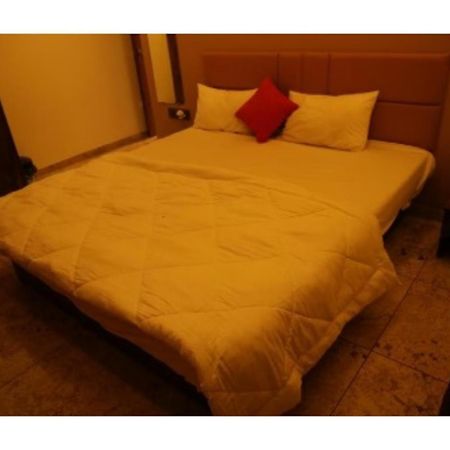 Hotel The Pill, Bhavnagar Buitenkant foto