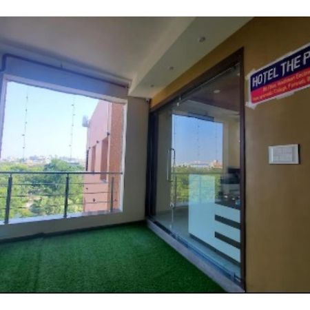 Hotel The Pill, Bhavnagar Buitenkant foto