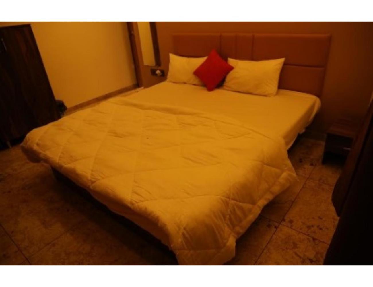 Hotel The Pill, Bhavnagar Buitenkant foto