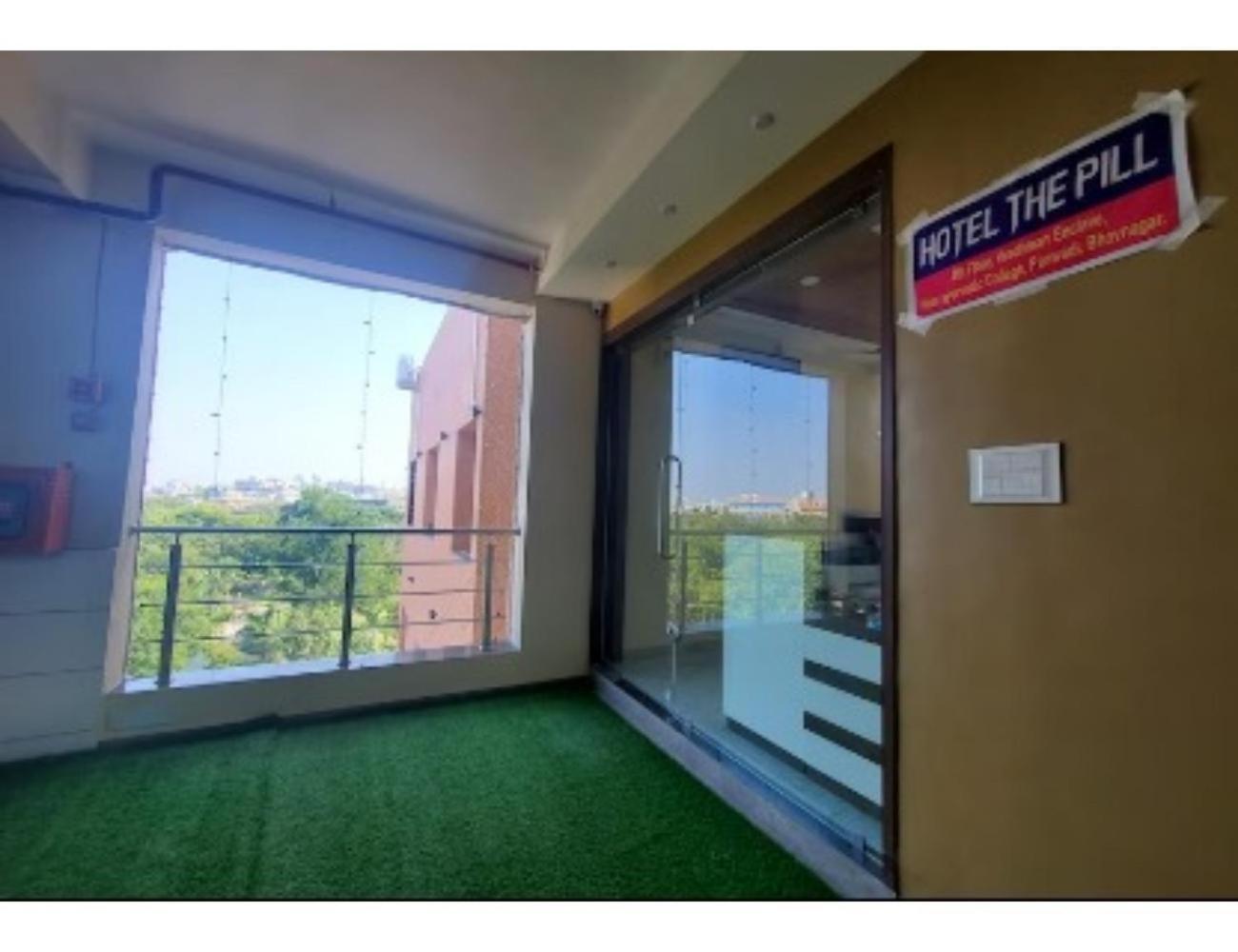 Hotel The Pill, Bhavnagar Buitenkant foto