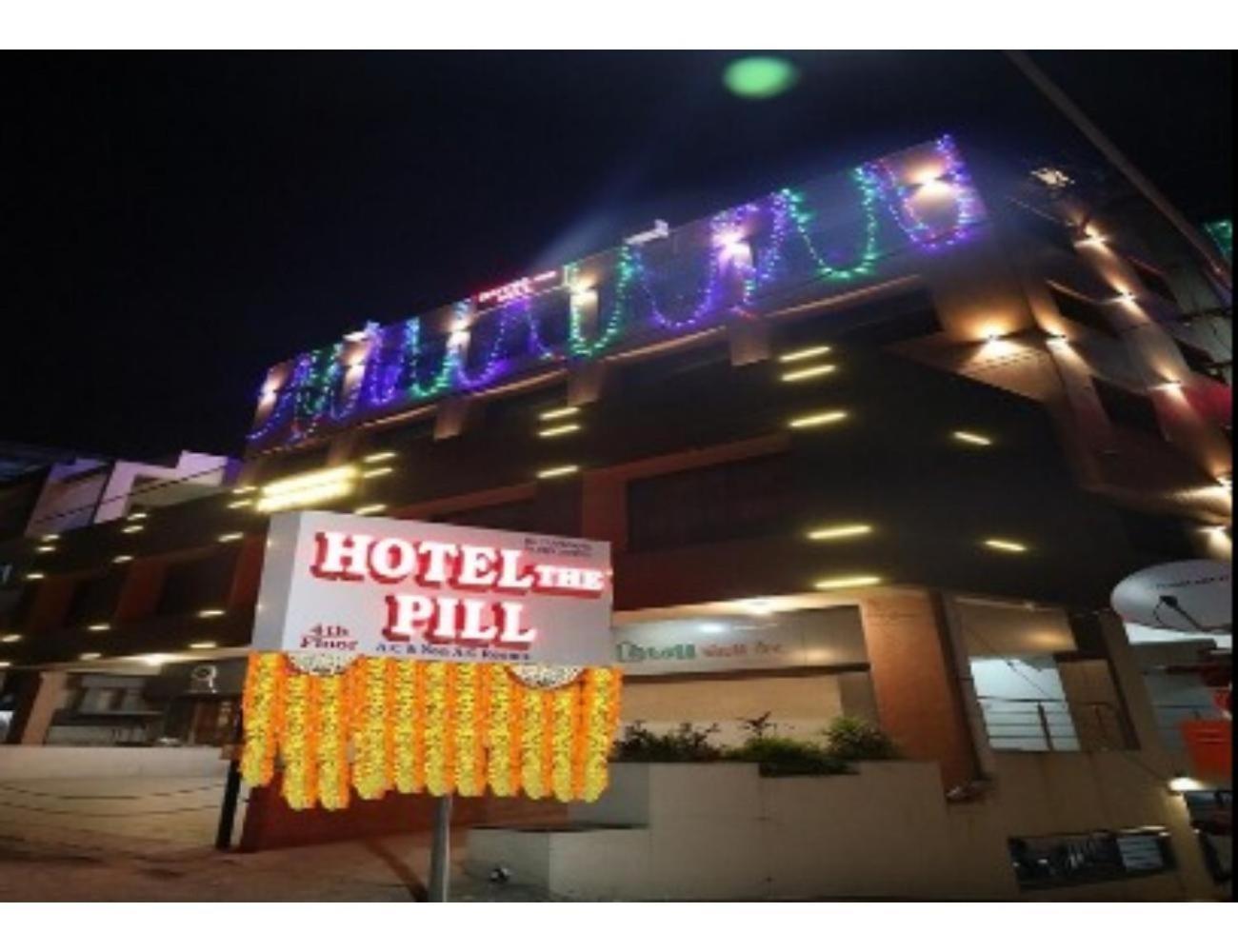 Hotel The Pill, Bhavnagar Buitenkant foto