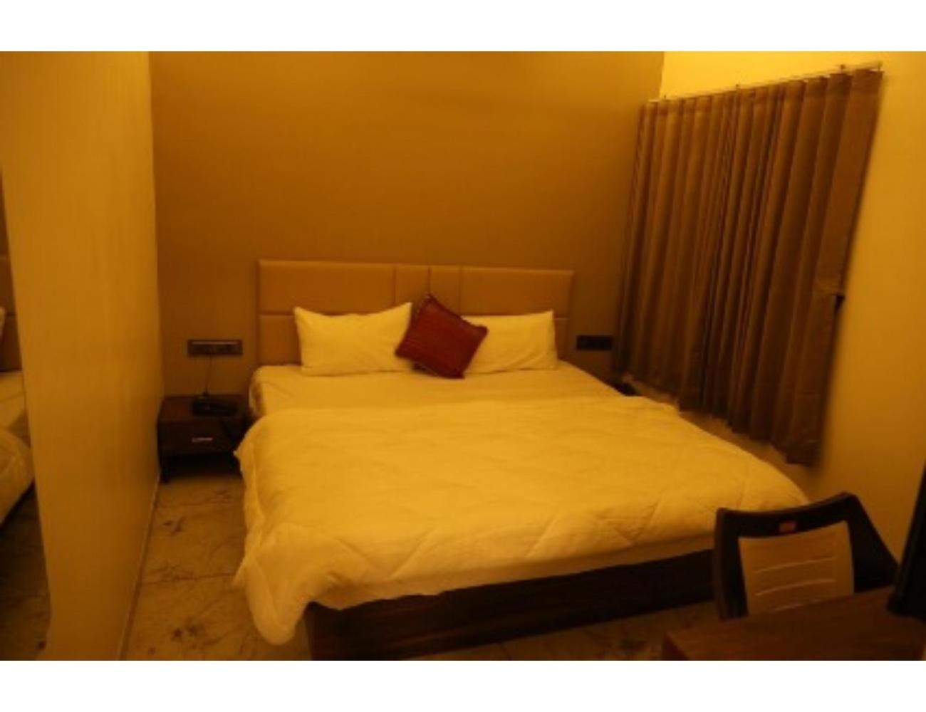 Hotel The Pill, Bhavnagar Buitenkant foto