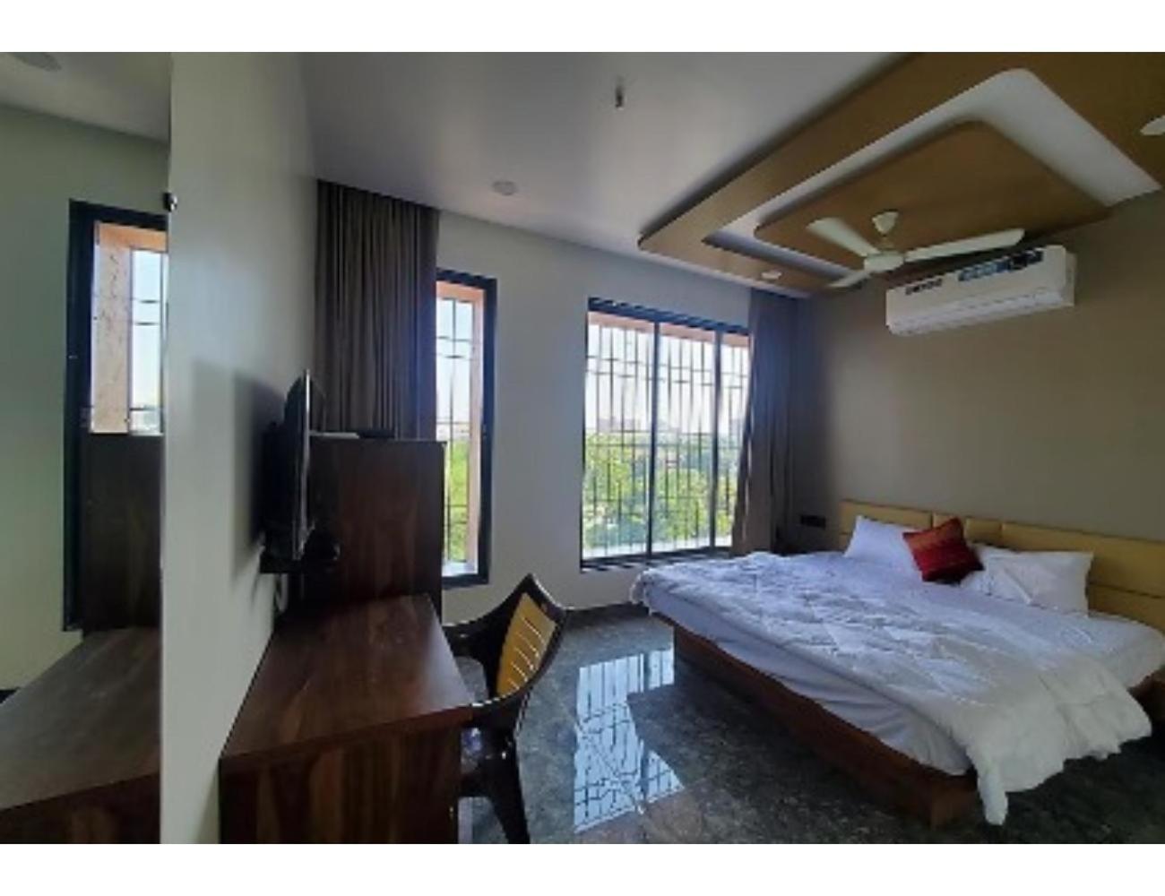 Hotel The Pill, Bhavnagar Buitenkant foto