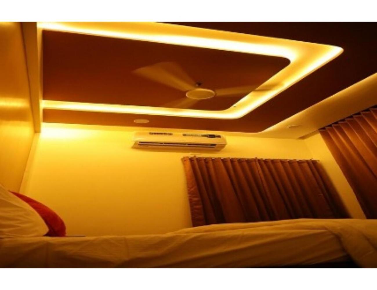 Hotel The Pill, Bhavnagar Buitenkant foto