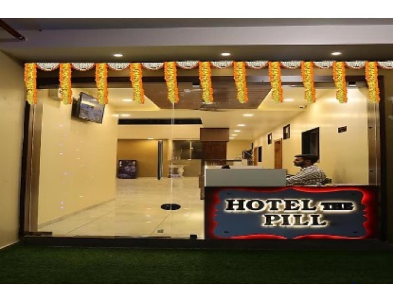 Hotel The Pill, Bhavnagar Buitenkant foto