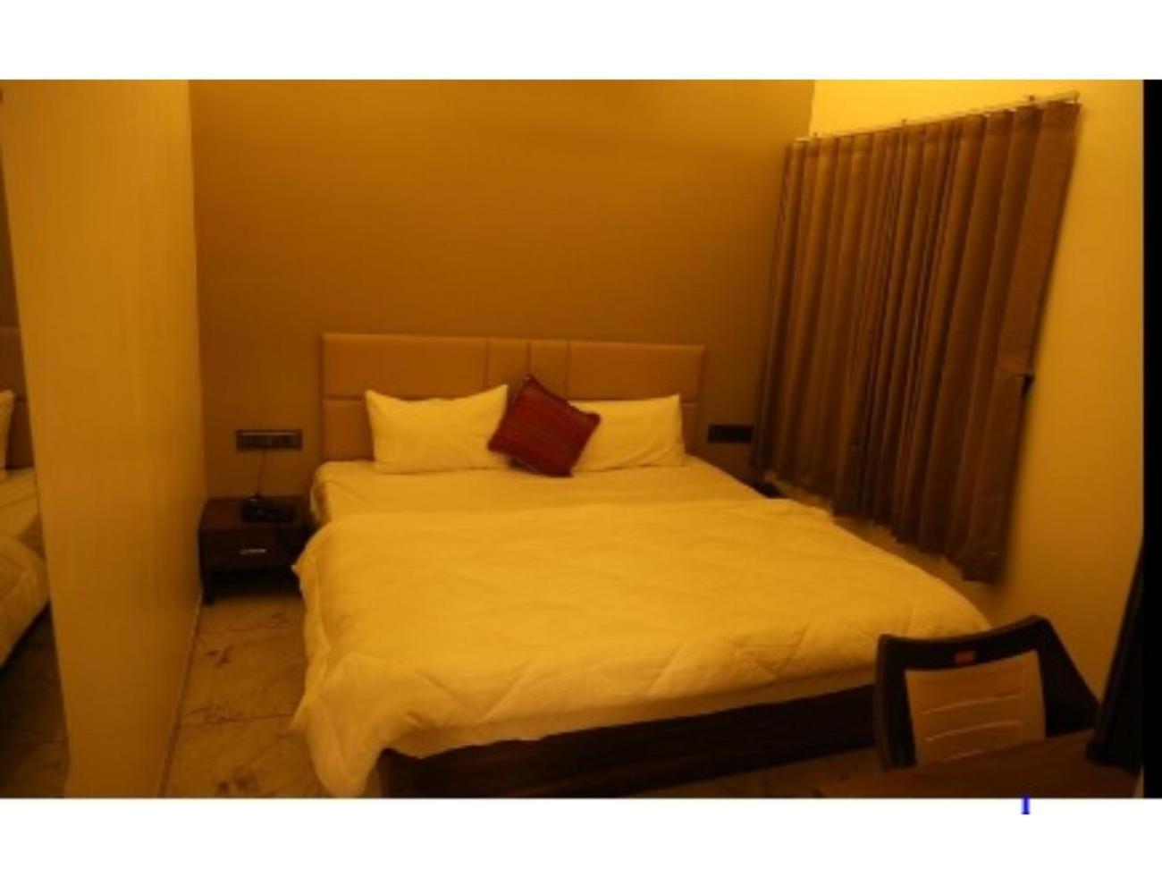 Hotel The Pill, Bhavnagar Buitenkant foto